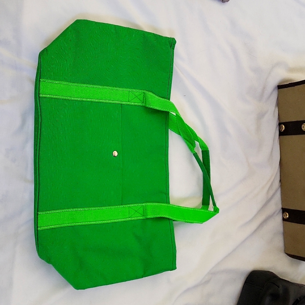 Green cooler lunch bag
